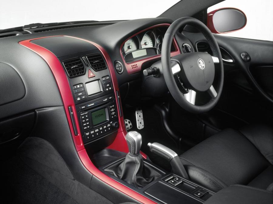 Интерьер Holden Monaro CV8-R 2003 года  (фото 5 из 10)